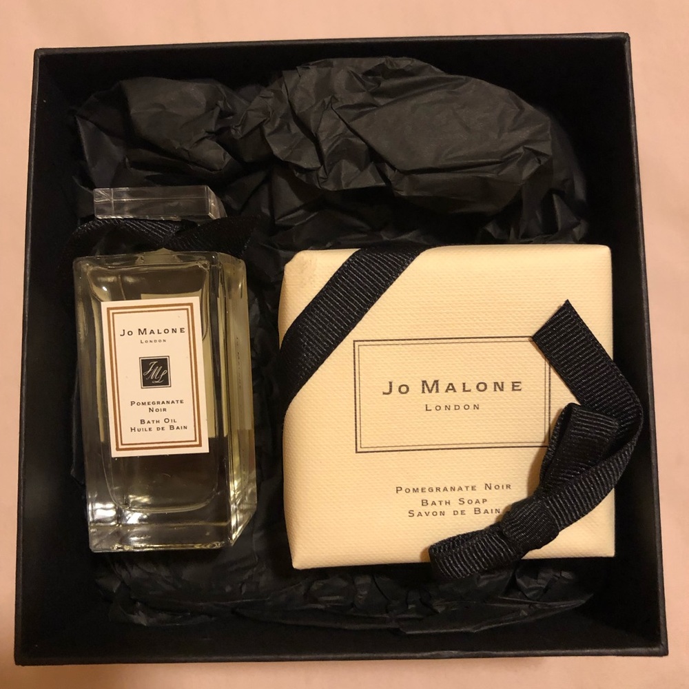 Jo Malone Pomegranate Noir bath oil and soap